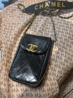 CHANEL ブラック スマホショルダーバッグ