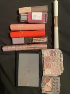 アイシャドウパレットとリップセット