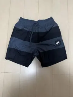 Nike ストライプショートパンツ Mサイズ