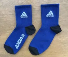 adidas キッズソックス 青色