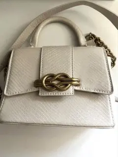 ZARA エナメルショルダーバッグ　アイボリー　ゴールド