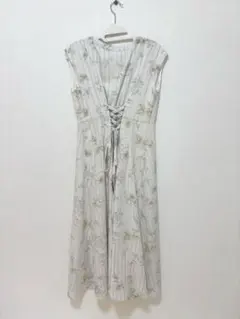 【新品未使用】Noela 花柄 ストライプ ワンピースのサムネイル