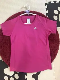♡adidas♡ 可愛い半袖 Tシャツ スポーツ　トレーニング　Tシャツ　美品のサムネイル