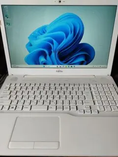 ★美品★　富士通FMVA42HW　　★PentiumB960　2.2GHz　★メモリ8GB　★SSD240GB　★Bluetooth搭載 富士通、モバイルPentium 4-M 1.6GHz搭載のハイエンドノートPC