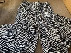 ゼブラ柄フレアパンツ