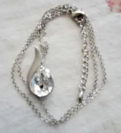 ドロップネックレス