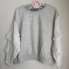 レース付きグレーとホワイトのトレーナー