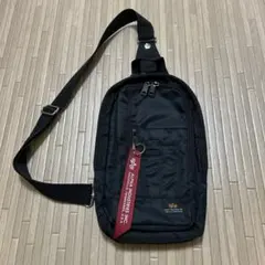 ALPHA INDUSTRIES ブラック スリングバッグ