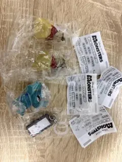 モンスターズインク　めじるしアクセサリー　4個セット まとめ売り 匿名配送