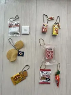 飲食物　キーホルダー　８個セット