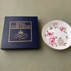 【ROYAL WORCESTER】　花柄小皿のサムネイル
