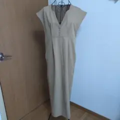 ノースリーブロングワンピース　ベージュ