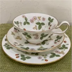 ウェッジウッド ワイルドストロベリー トリオ　黒壺