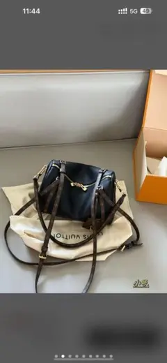 LOUIS VUITTON 黒いレザーショルダーバッグ