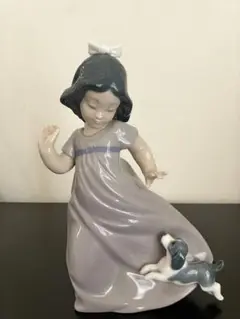 ❣️リヤドロ NAO❣️犬を抱いた女性 フィギュリン 美品 LLADRO リヤドロ フィギュリン 大型 女性 犬 花籠 美品 - メルカリ