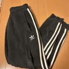 adidas ブラック ラインパンツ