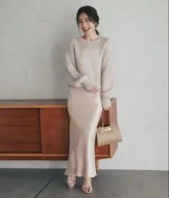 きらきらサテンロングナロースカート