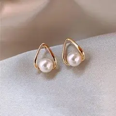 新作♡　レディース　ピアス　ゴールド　パール　小さめ　シンプル　フォーマル