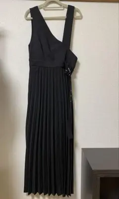 EVRIS アシンメトリー 黒 プリーツワンピース