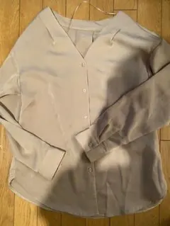 GU美品　サテンシャツブラウスS