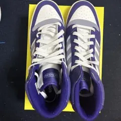 adidas スニーカー