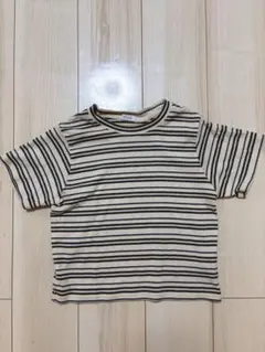 ベージュと黒のストライプ半袖Tシャツ