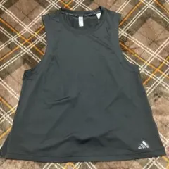 adidas ブラック ノースリーブ トップス