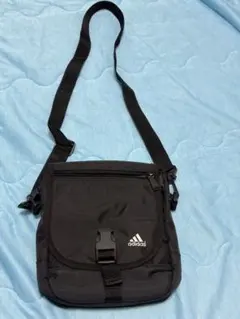 adidas ブラック ショルダーバッグ