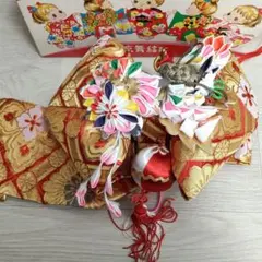 金色 赤色 結び帯 花飾り付き