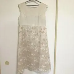 ベージュ 花柄刺繍 マタニティワンピース