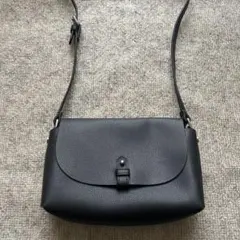 ブラック ミニショルダーバッグ フラップ式