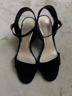 ZARA 黒　ストラップサンダルのサムネイル