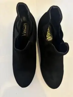 Vivian 黒 スエード アンクルブーツ