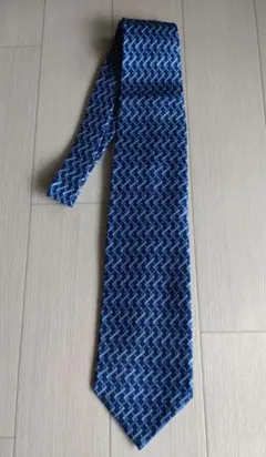 新品未使用 BVLGARI ブルガリ青系プリント幾何学模様 シルクネクタイ