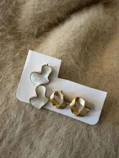 ねじれデザインピアス　2個セット
