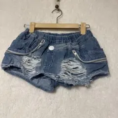 バックス　白ボタン　デニムショートパンツ スカパン　フリンジ　ダメージ加工のサムネイル