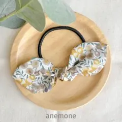 【大きめ】リバティ・ウィルトシャー×ベージュ◇うさみみリボンヘアゴム◇