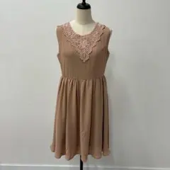 【titty&co.】 フロントレースワンピース Mサイズ ベージュ ガーリー系
