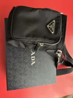 PRADA ブラック ナイロン　スマホ　ショルダーバッグ
