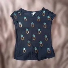 【H&M】スパンコール パイナップル柄 カットソー ブラック