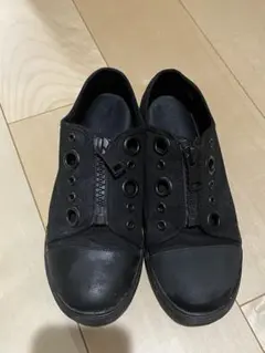 antiqua ブラックキャンバススニーカー ジッパー付き