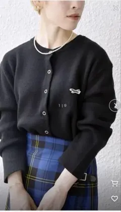 黒のカーディガン