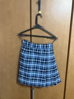 青と白のチェック柄プリーツスカート
