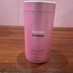CHANEL Eau Tendre バスソルト缶入りのサムネイル