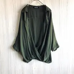 美品　セシルマクビー カシュクール ブラウス M カーキ とろみ素材 ドレープ