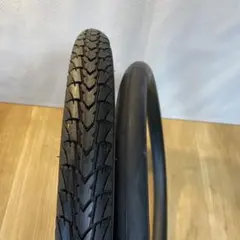 未使用 CST 18x1.75 タイヤと英式チューブ 1本ずつ