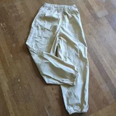 ユニクロ　キッズコットンナイロンパンツ　ベージュ　１６０のサムネイル