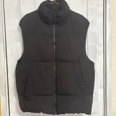 黒のダウンベスト ノースリーブ