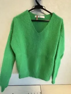 TIARA グリーン Vネック 長袖ニット