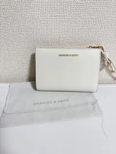 CHARLES & KEITH チャールズアンドキース 二つ折り財布 ホワイト